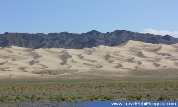 Khongor Sand Dune view from a distance